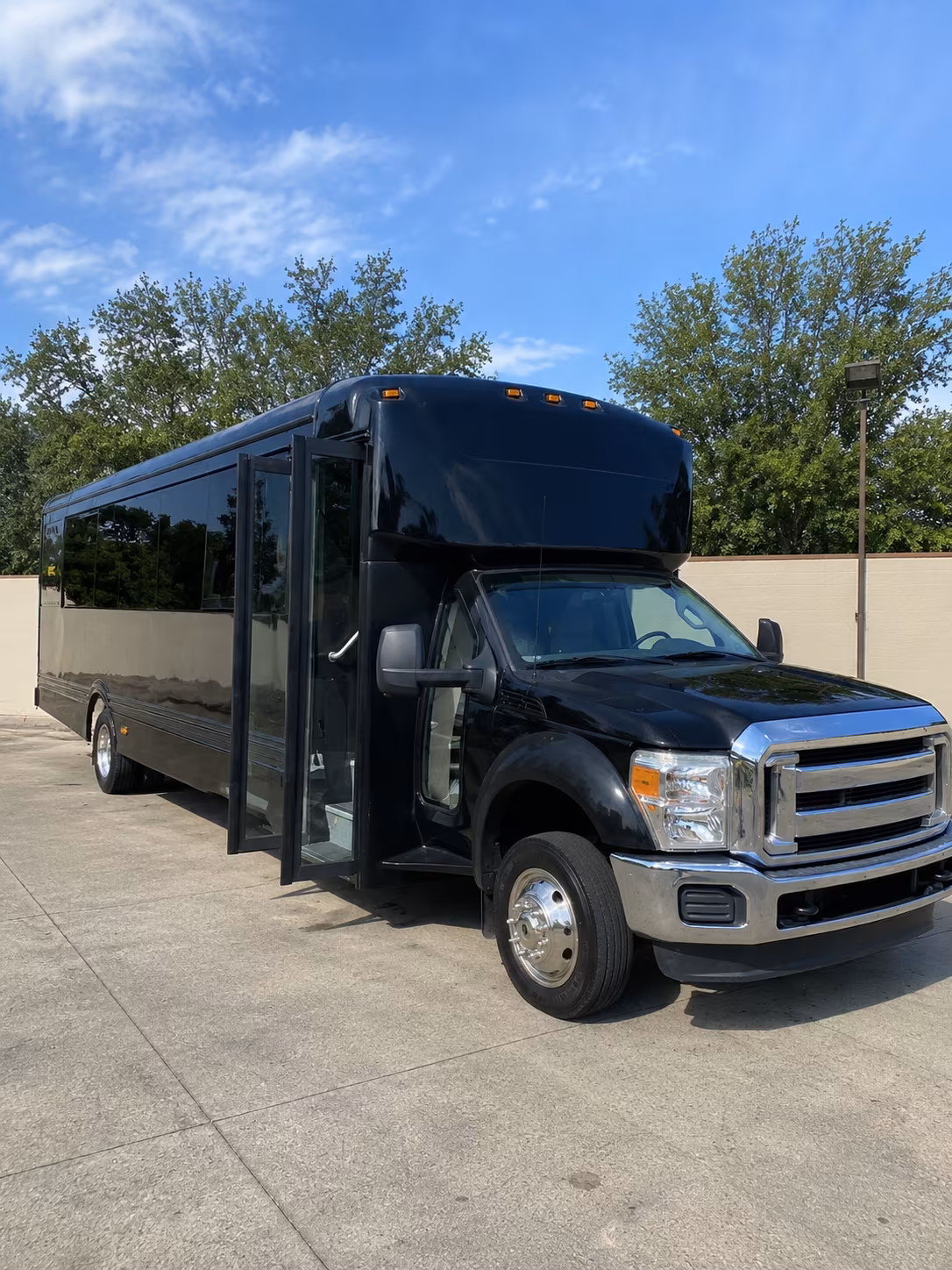 maple grove 20 passenger party bus